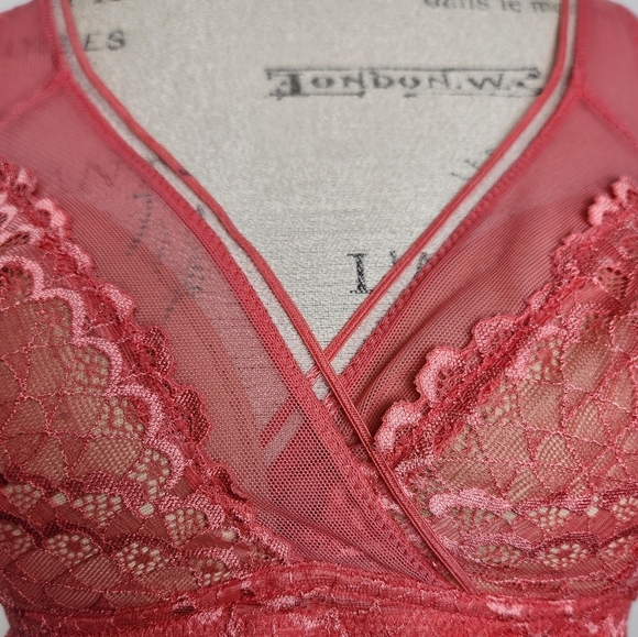 Vintage Red Lace Bra - Picture 8 of 9